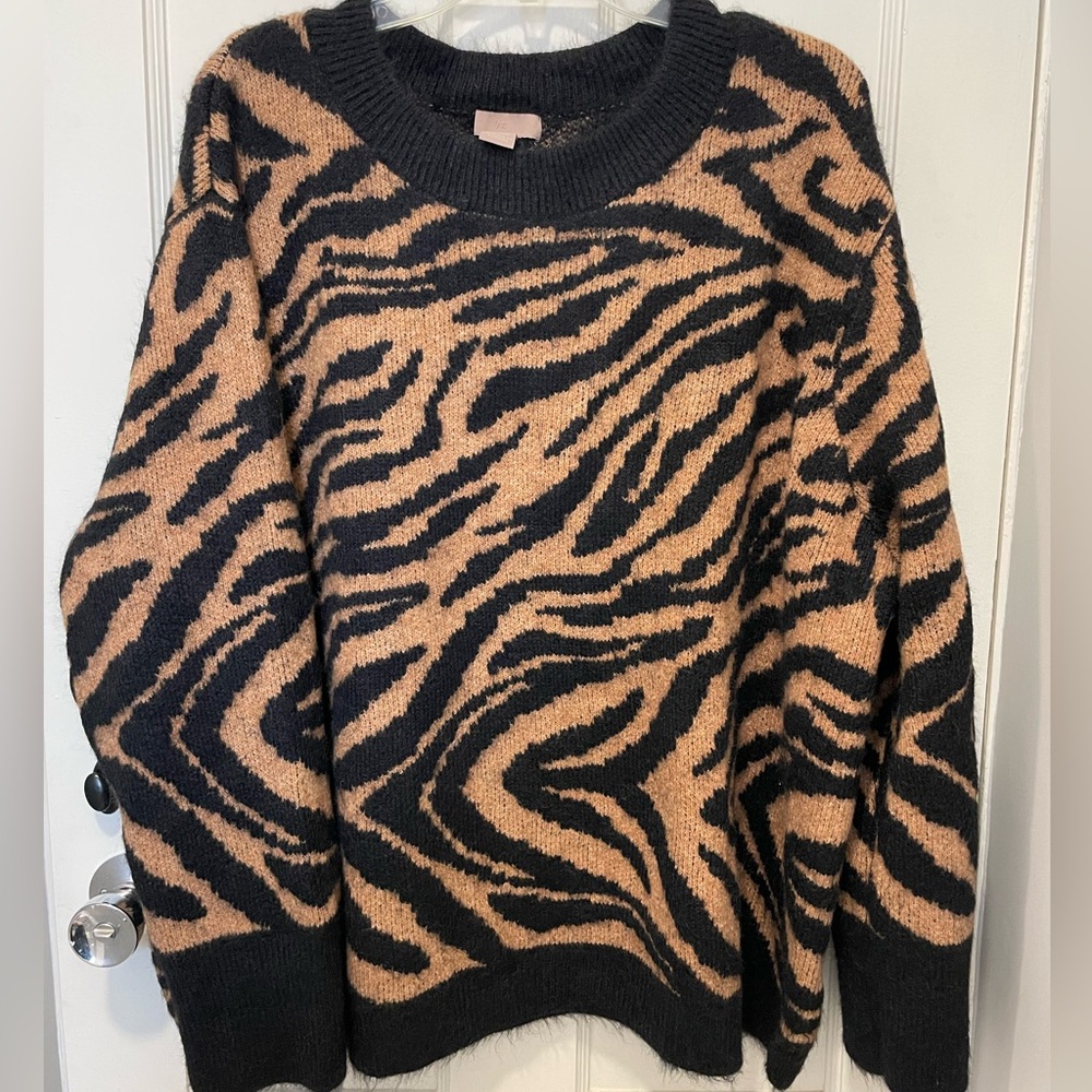 Gently worn H&M zebra crew neck sweater. Size XXL